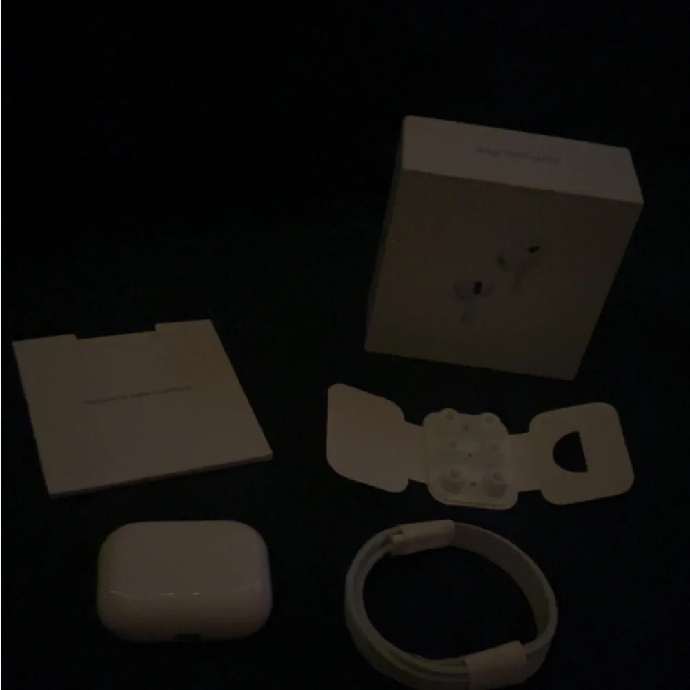 Apple White Wireless Earbuds with Charging Case